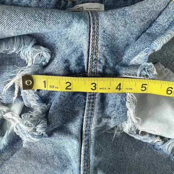 ZARA Women's High-Rise Distressed Cut Off Denim Shorts Size 8 100% Cotton - Picture 3 of 6